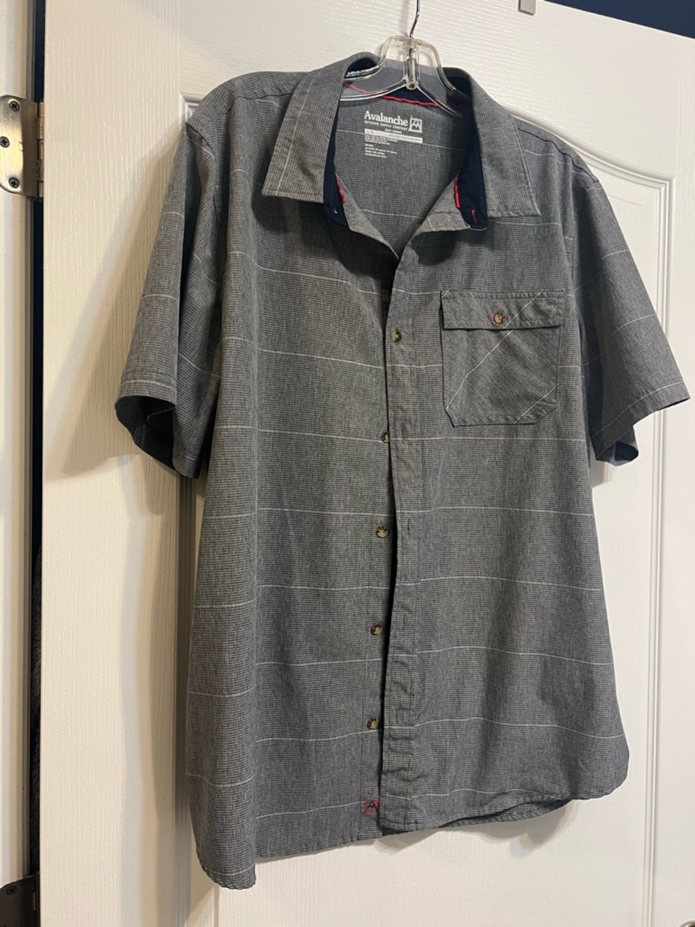 Avalanche Men's Short Sleeve Performance Button-Down Shirt -Gray Stripe—like new